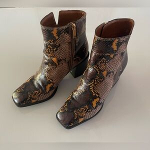 Franco Sarto - Women’s Heeled Boots - Size 8.5 - Faux Snake Skin - Gold Zipper